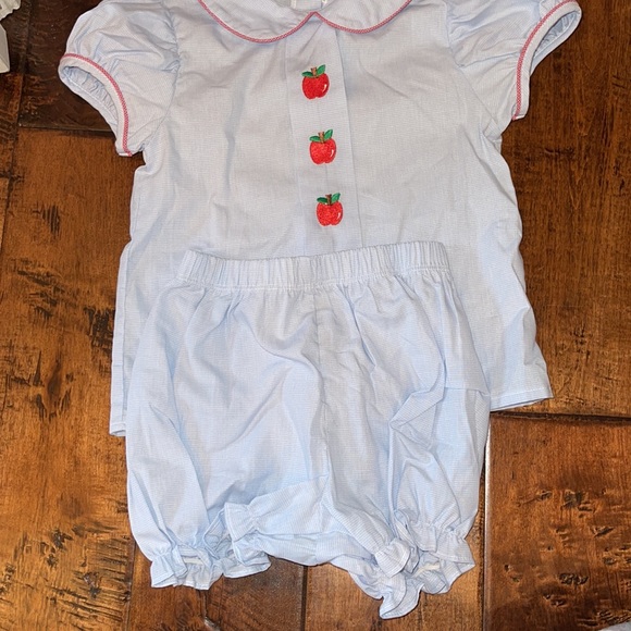 Eyelet and Ivy Apple set - Picture 2 of 4